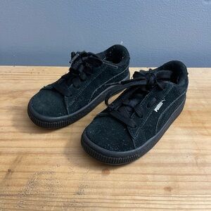Puma Black Sneakers Low-Top Suede. Kids size 9 boys
